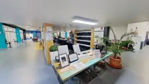 Empfangs- und Thekenbereich im Sportpark Nord Nürnberg – Startpunkt des 3D-Rundgangs durch die Anlage