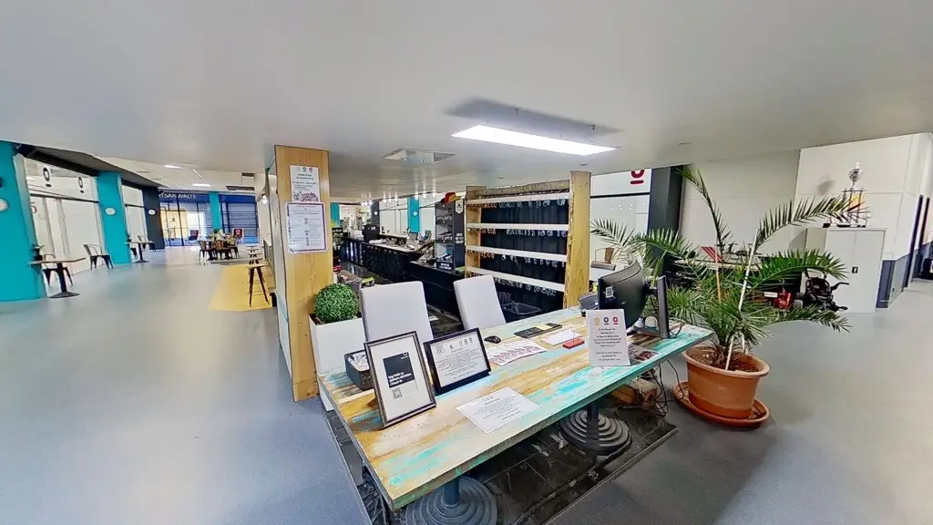 Empfangs- und Thekenbereich im Sportpark Nord Nürnberg – Startpunkt des 3D-Rundgangs durch die Anlage